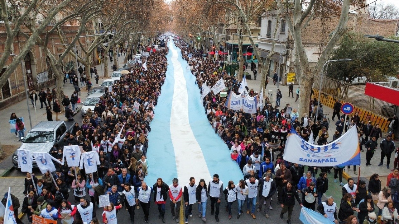 Mendoza | Más de 20 000 trabajadores toman las calles